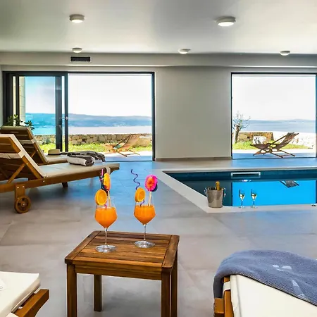 Awesome In With Swimming Pool *