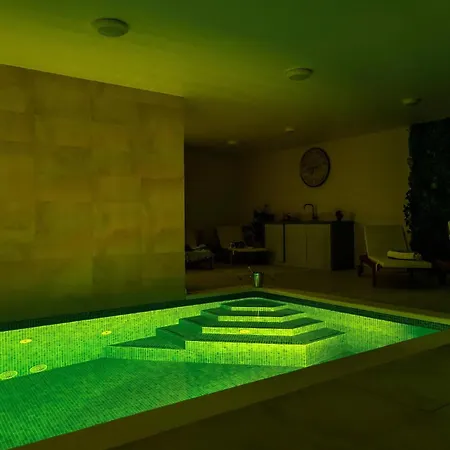 Awesome In With Swimming Pool בית נופש