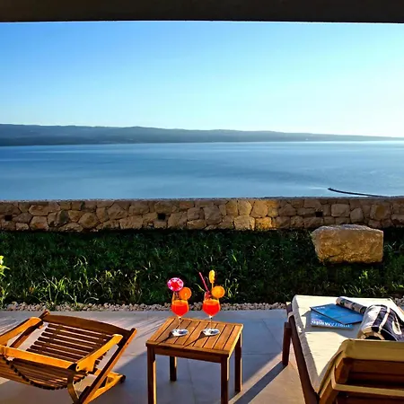 Awesome In With Swimming Pool אומיס